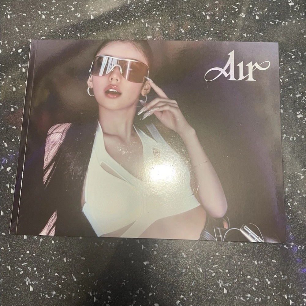 Itzy Yeji AIR Photobook Version B. Album